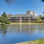 Beautiful Lakefront Condo Short Walk To Beach!