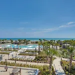 Beautiful Lakefront Condo Short Walk To Beach!