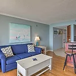 Romantic Summer Getaway With Community Pool Access