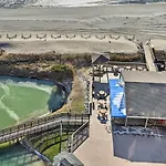 Oceanfront Myrtle Beach Studio With Viewandpool Access!