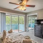 Modern Townhome - 2 Blocks To Myrtle Beachfront!