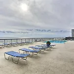 North Myrtle Beach Condo With Oceanfront Pool Access