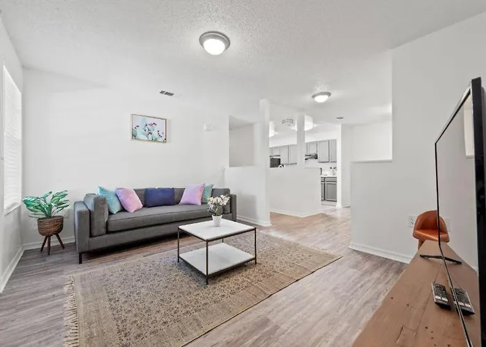 Viagem Bright 2Br With Pool, Gym & Parking