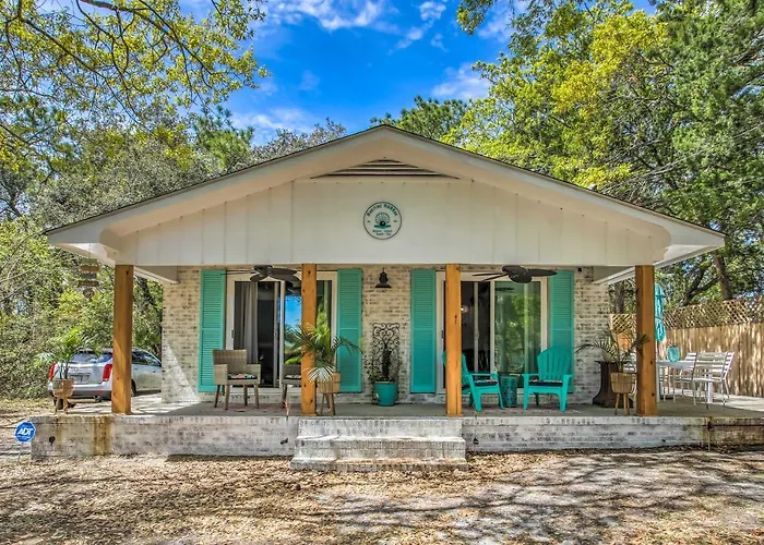 Bright Retreat With Fire Pit - Walk To The Beach!