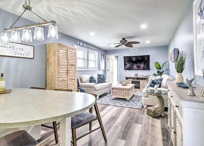 North Myrtle Beach Condo - Walk To Beaches!