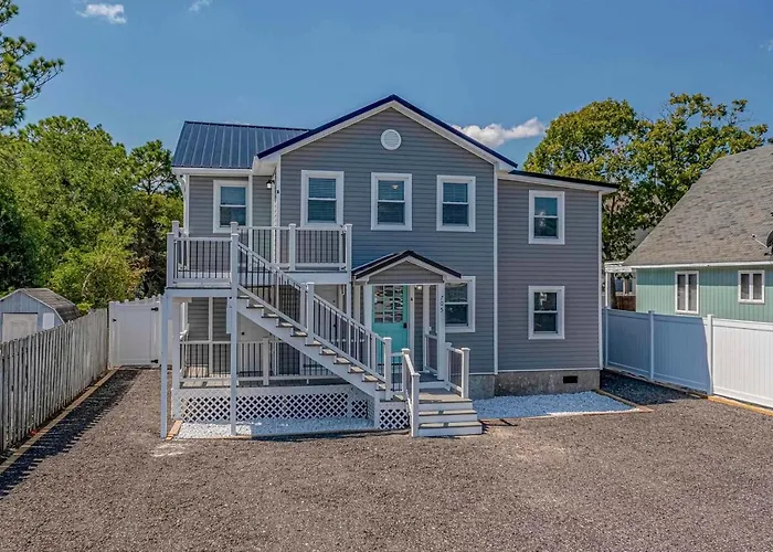 Immaculate Home With Putting Green And Private Pool! Pet Friendly 6 Bedroom- 4 Bath Duplex A&B