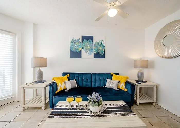 Royal Retreat-Amazing View-King Bed-1 Bedroom-Full Kitchen-Free Parking-Self Check-In