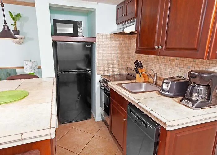10Th Floor Condo With Amazing Views!