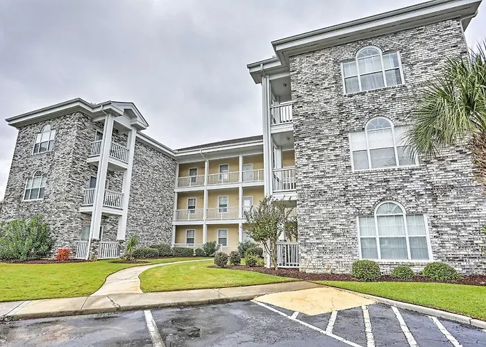 Myrtle Beach Condo With Pool Less Than 2 Mi To The Coast!