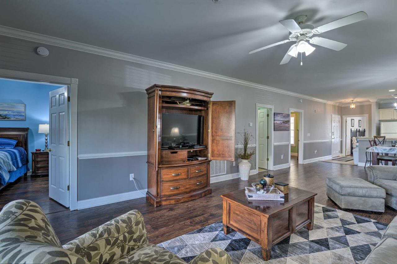 Luxe With Pool Access Golfers Paradise Apartment *