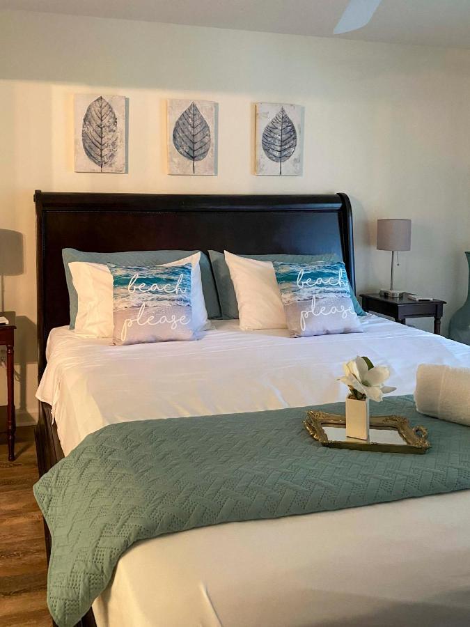 Golf And Beach Retreat - River Oaks Amenities Apartment