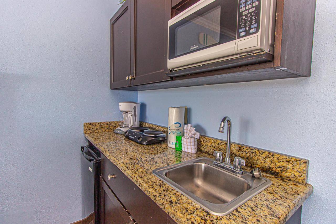 Oceanview King - Fully Updated! - Landmark 715 - Great Views! Sleeps 4 * Myrtle Beach