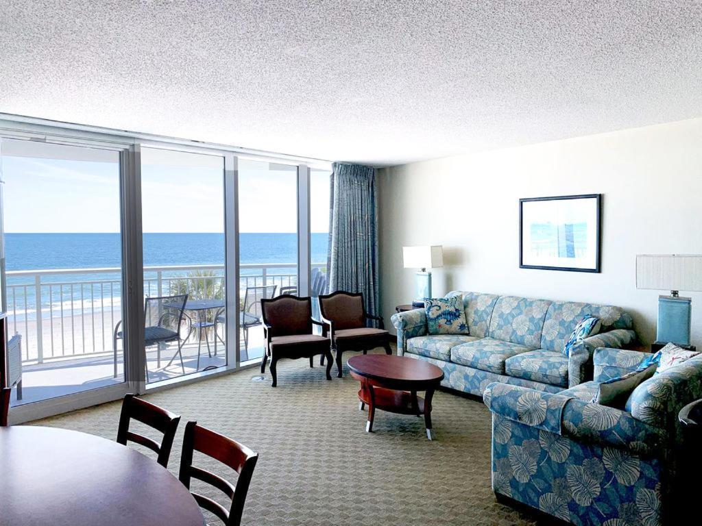 Deluxe Ocean Front Two-bedroom In Sandy Beach Aparthotel