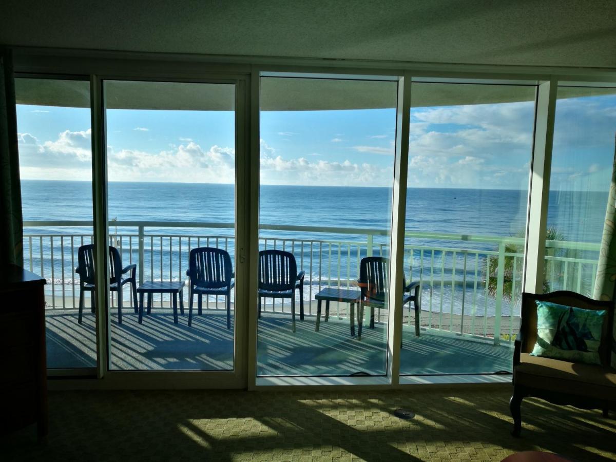 Deluxe Ocean Front Two-bedroom In Sandy Beach *