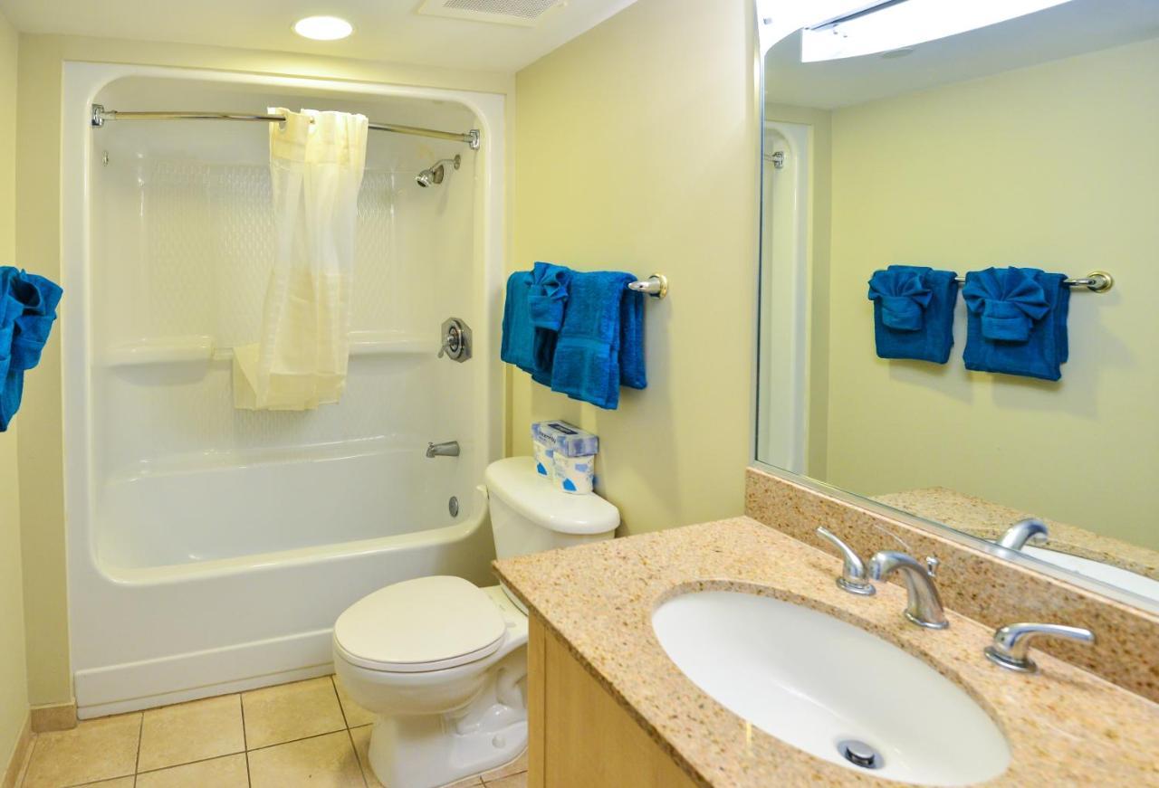 Deluxe Ocean Front Two-bedroom In Sandy Beach *