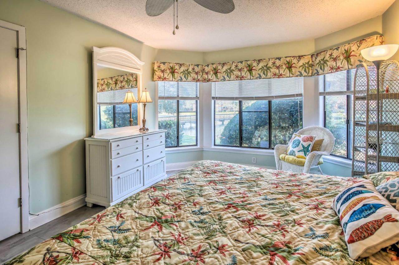 Beautiful Lakefront Short Walk To Beach! Apartment *