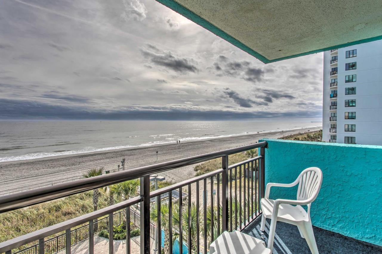 Breezy Landmark With Oceanfront Lanai! Apartment