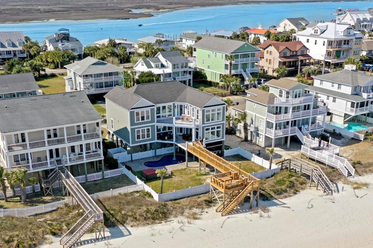 Ocean Breeze - Ocean Front, 7 Bedroom Holiday home *