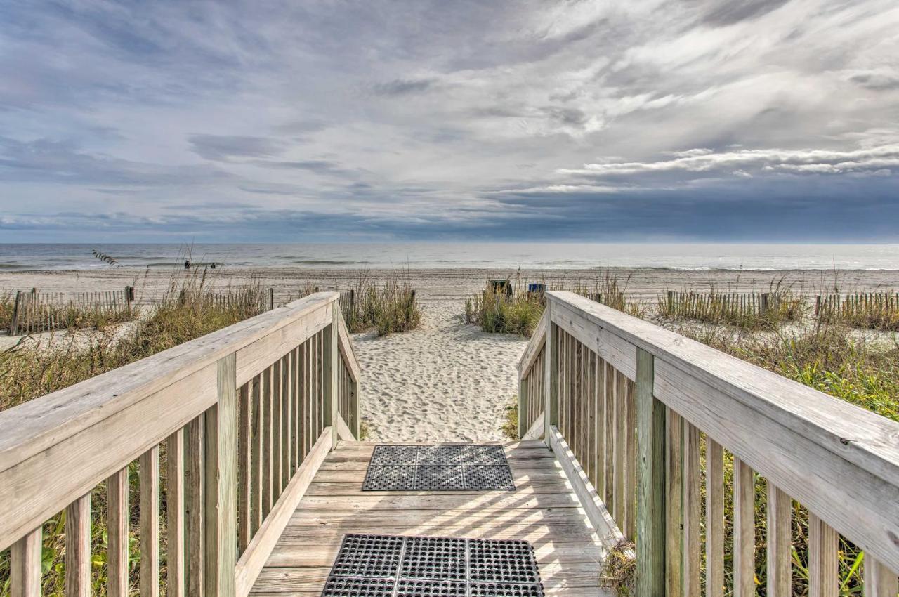 Breezy Landmark With Oceanfront Lanai! Apartment *