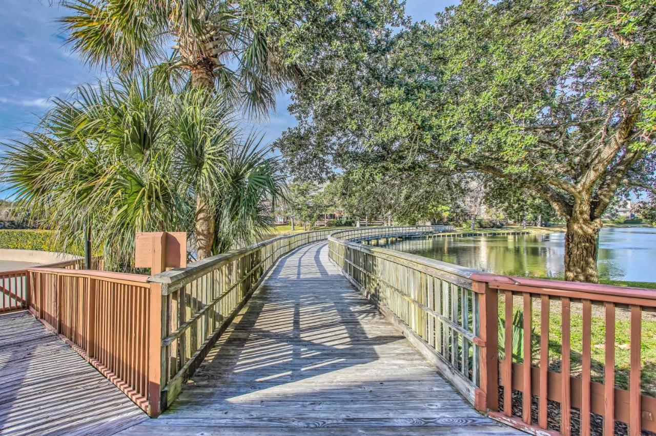 Beautiful Lakefront Short Walk To Beach! Apartment *
