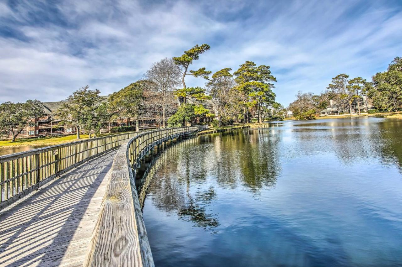 Beautiful Lakefront Short Walk To Beach! Apartment