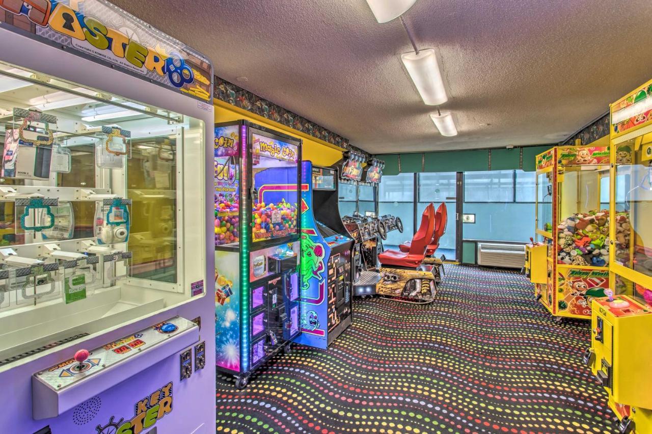 Breezy Landmark With Oceanfront Lanai! *