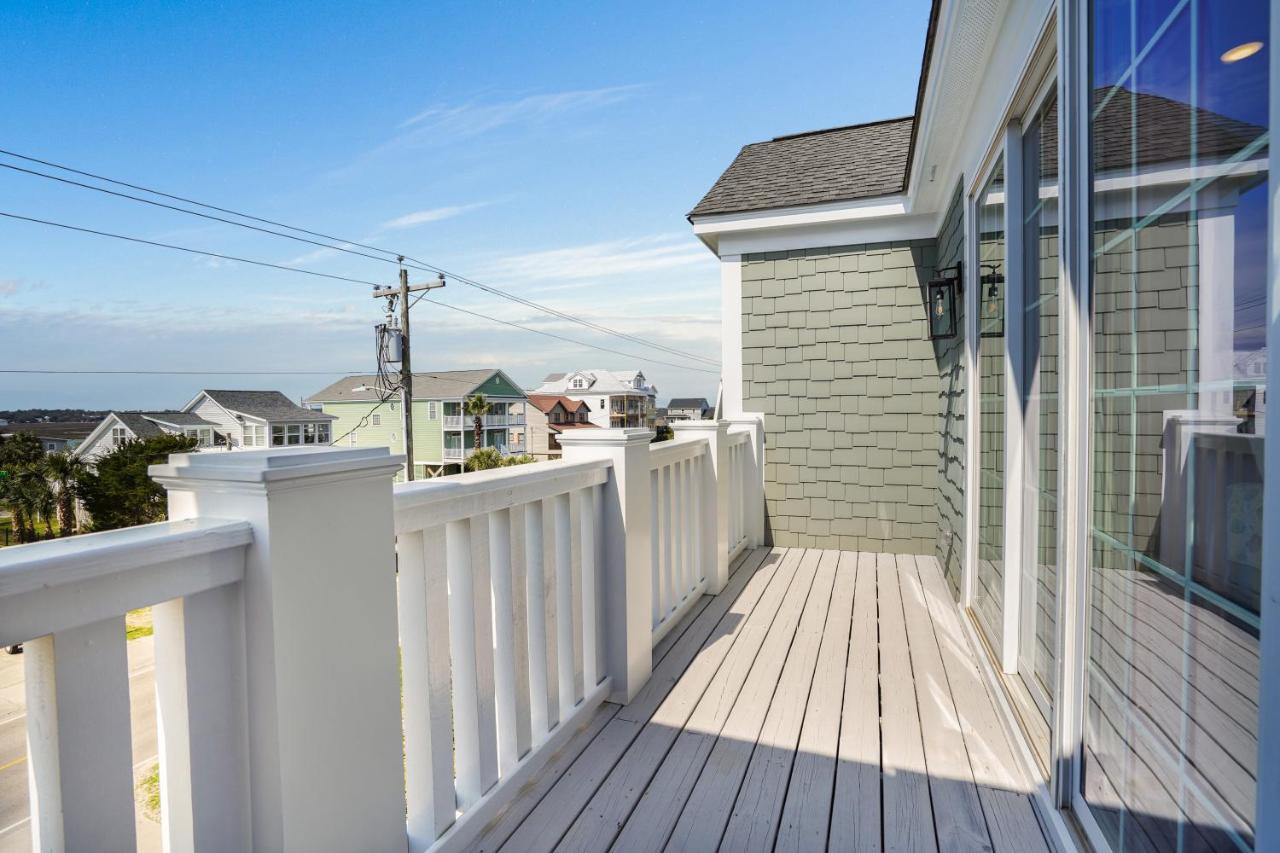 Ocean Breeze - Ocean Front, 7 Bedroom Myrtle Beach