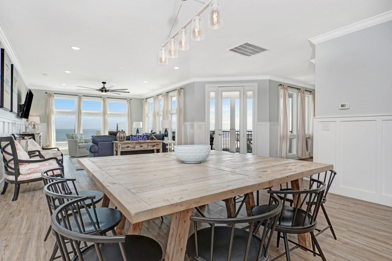 Ocean Breeze - Ocean Front, 7 Bedroom Holiday home *