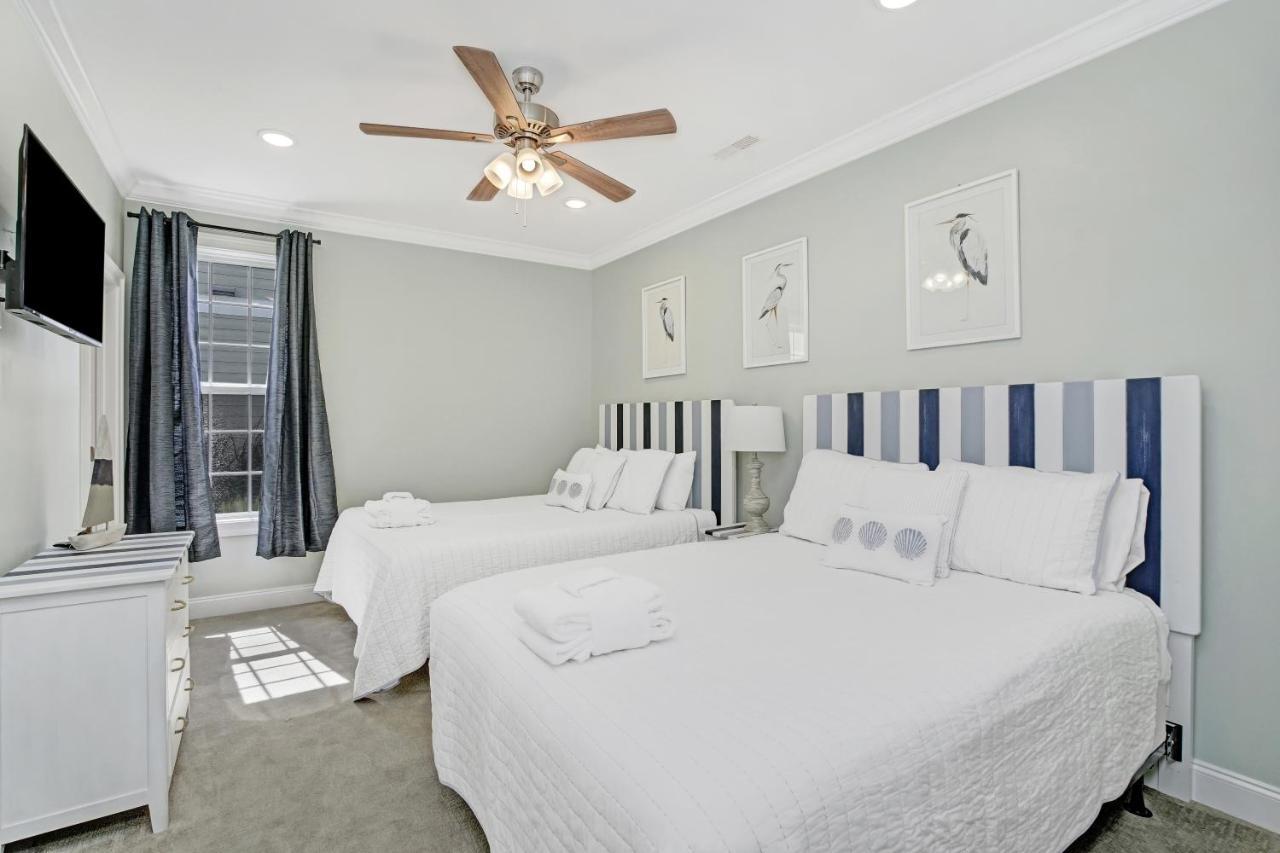 Ocean Breeze - Ocean Front, 7 Bedroom * Myrtle Beach