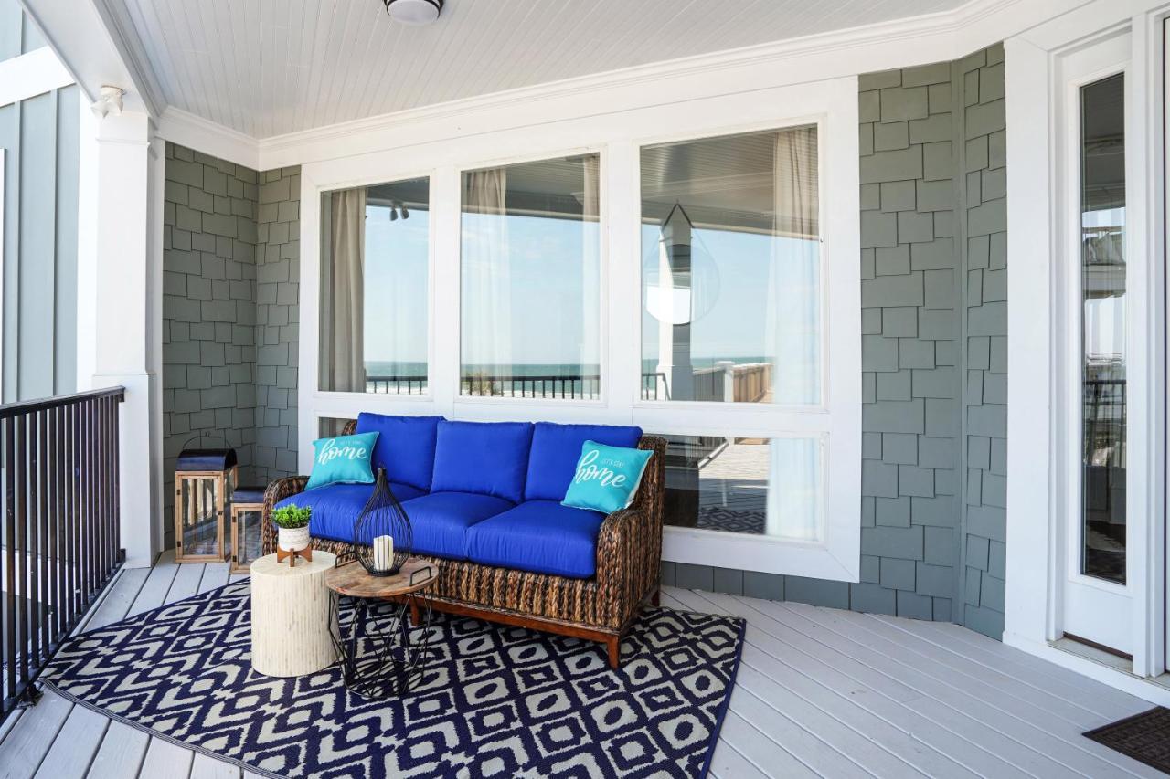 Ocean Breeze - Ocean Front, 7 Bedroom Holiday home *