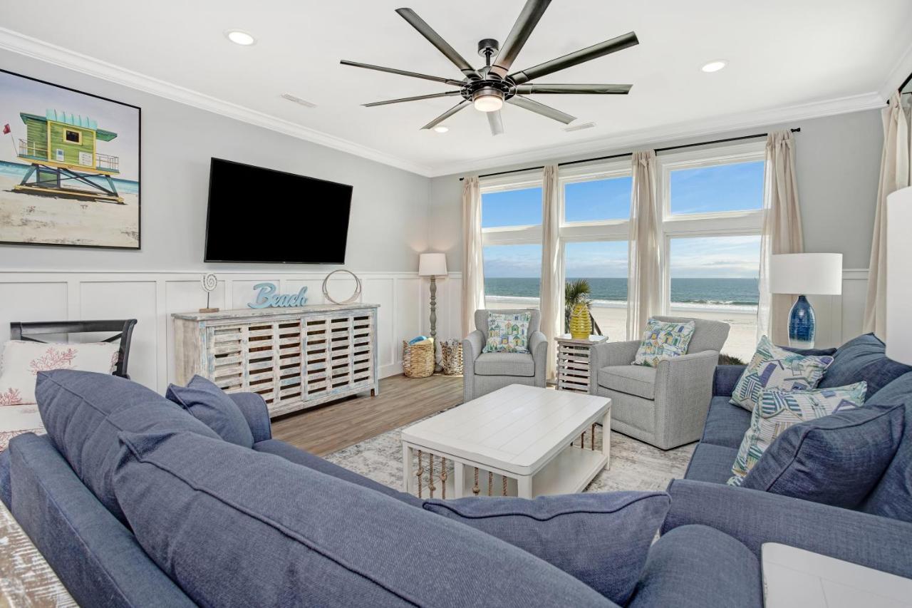 Ocean Breeze - Ocean Front, 7 Bedroom Holiday home *