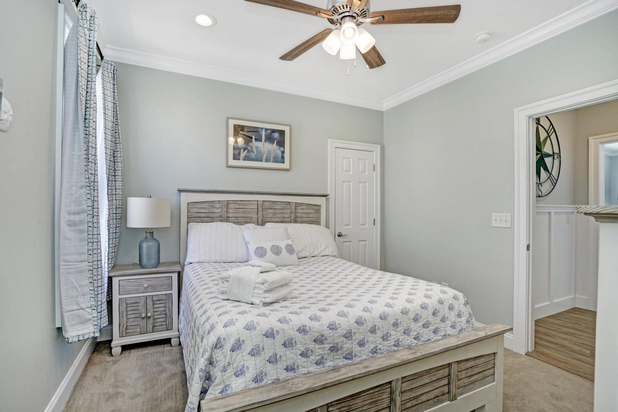 Ocean Breeze - Ocean Front, 7 Bedroom Myrtle Beach
