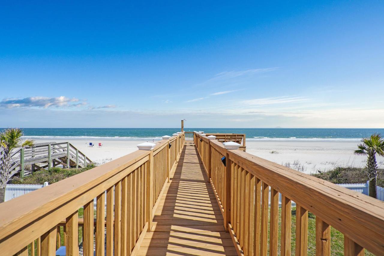 Ocean Breeze - Ocean Front, 7 Bedroom Myrtle Beach