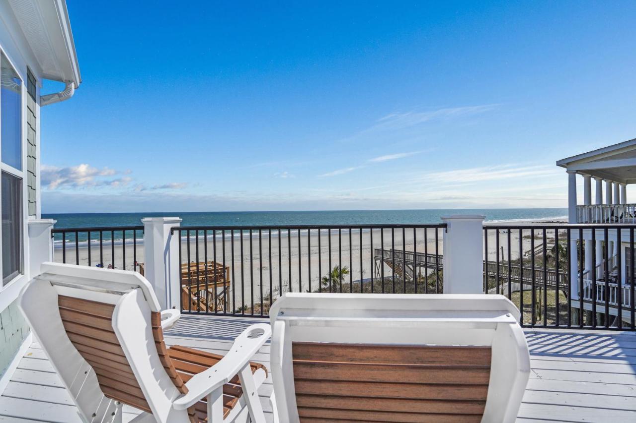 Ocean Breeze - Ocean Front, 7 Bedroom Holiday home