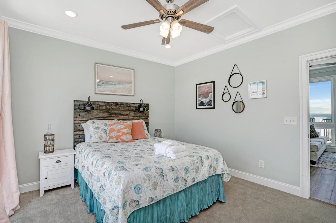 Holiday home Ocean Breeze - Ocean Front, 7 Bedroom Myrtle Beach