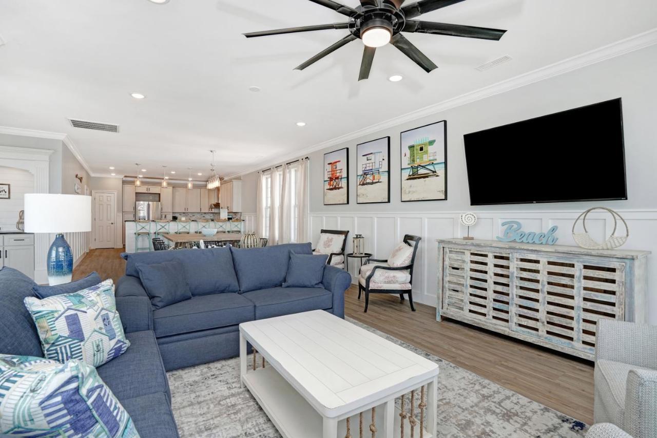 Ocean Breeze - Ocean Front, 7 Bedroom *