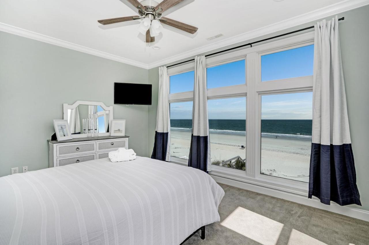 Ocean Breeze - Ocean Front, 7 Bedroom Myrtle Beach