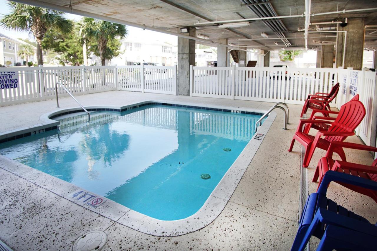 Coconut Grove 404