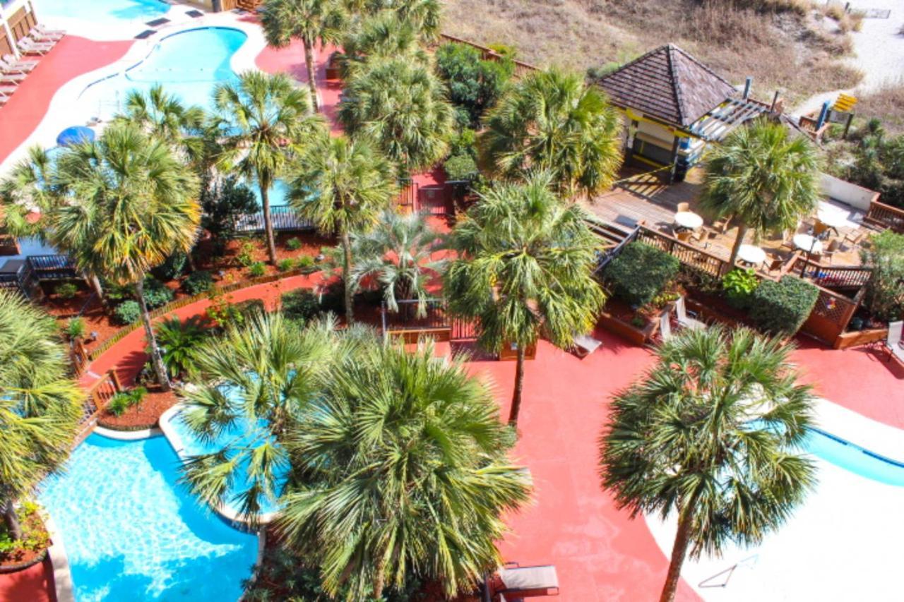 Apartment Beachfront With Lazy River And Pools!