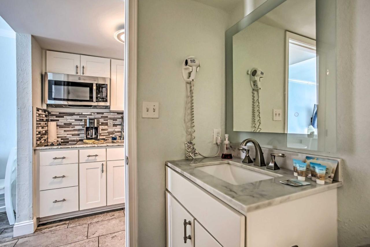 Apartment Oceanfront With Balcony In Ocean Annies