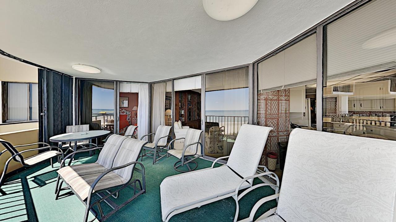 Sophisticated Oceanfront Private Balcony
