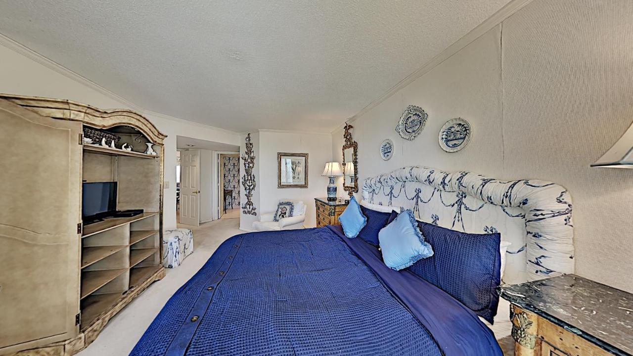 Sophisticated Oceanfront Private Balcony Holiday home *