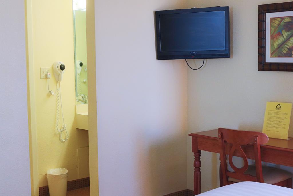 Schooner Ii And Racquet Club Hotel 3*