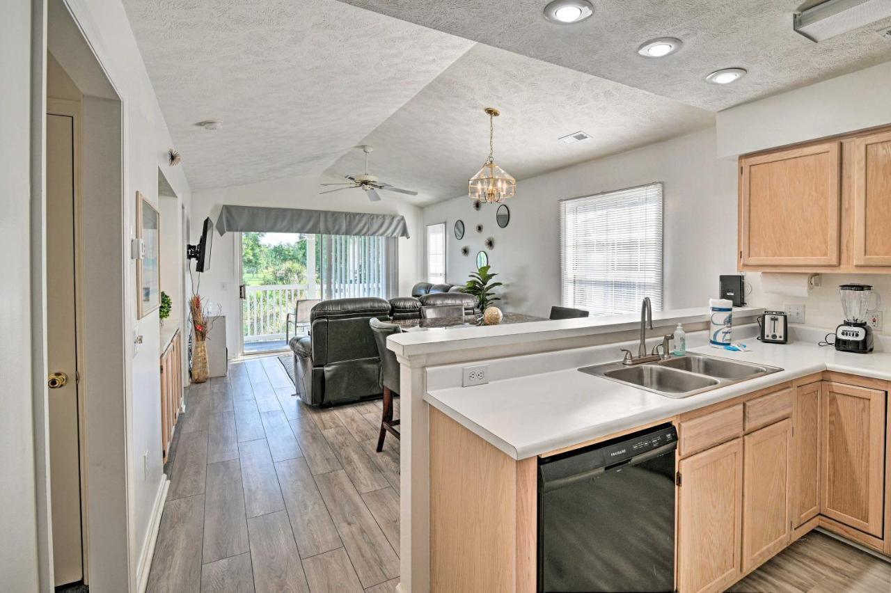 Apartment With Pool Minutes To Ocean!