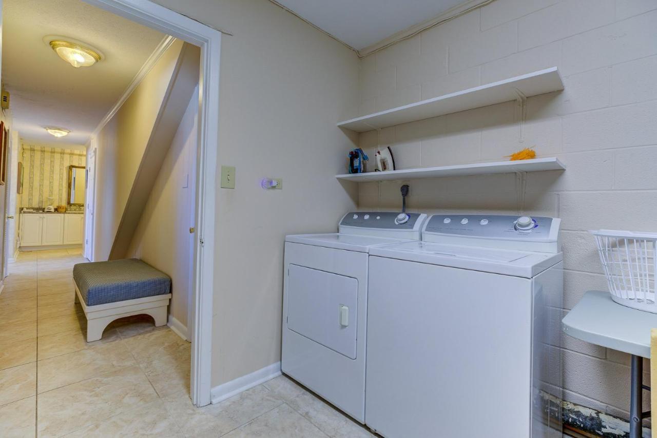 Oceanfront Pool Hot Tub Kitchen Washer Dryer Downtown Holiday home *