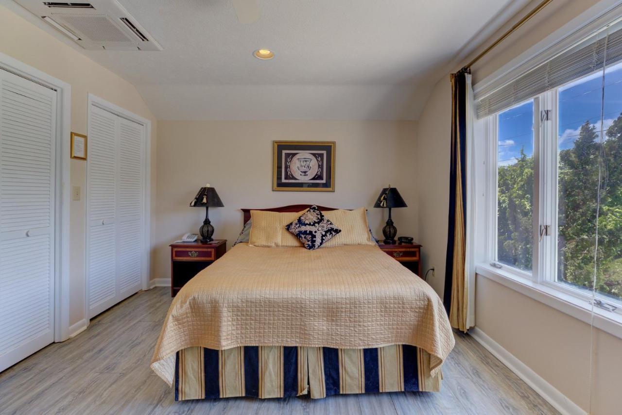 Oceanfront Pool Hot Tub Kitchen Washer Dryer Downtown Holiday home *