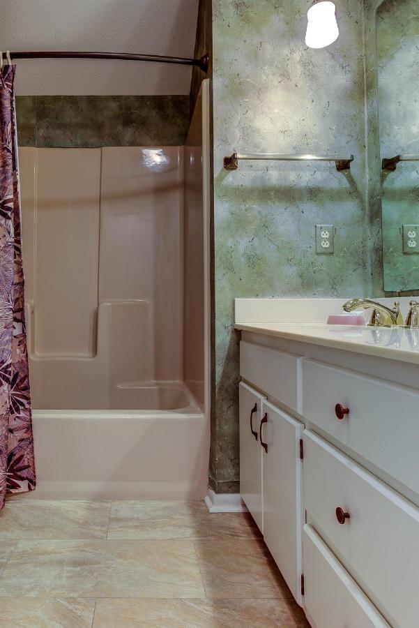 Holiday home Oceanfront Pool Hot Tub Kitchen Washer Dryer Downtown *