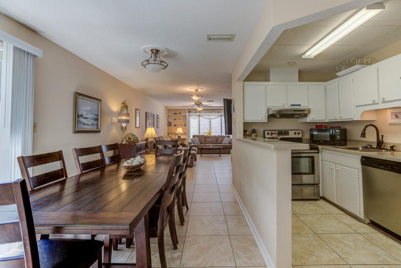 Oceanfront Pool Hot Tub Kitchen Washer Dryer Downtown Holiday home *