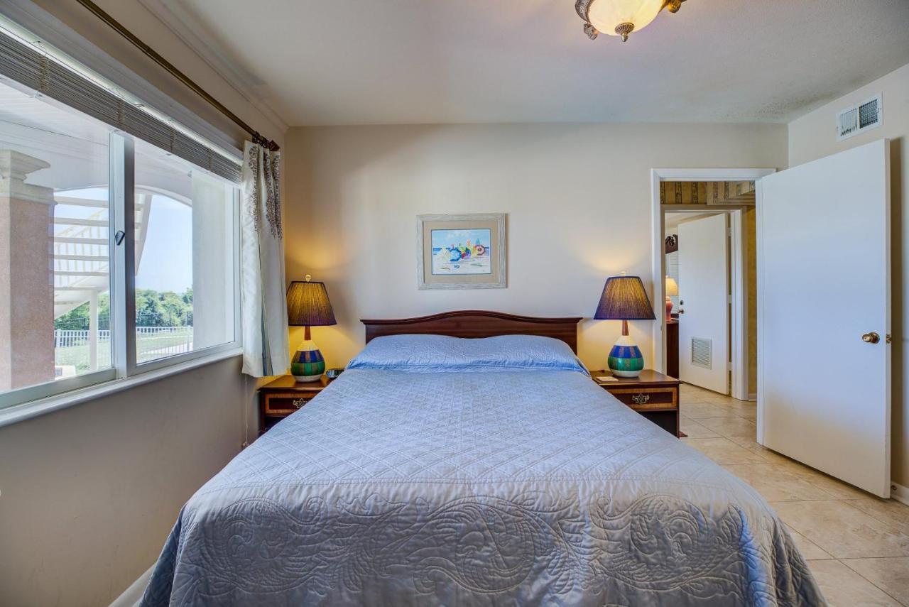 Oceanfront Pool Hot Tub Kitchen Washer Dryer Downtown Holiday home *