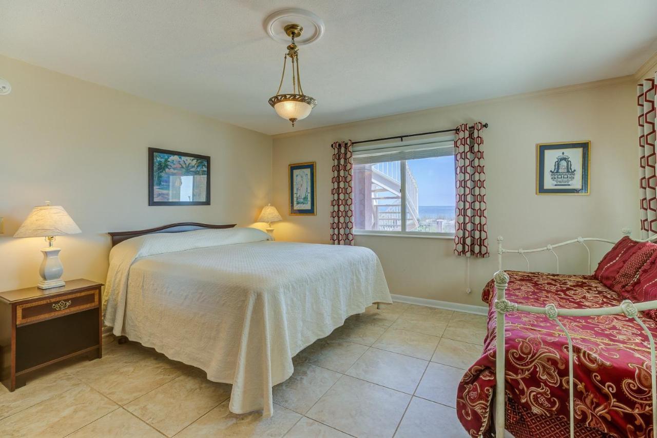 Oceanfront Pool Hot Tub Kitchen Washer Dryer Downtown Holiday home Myrtle Beach